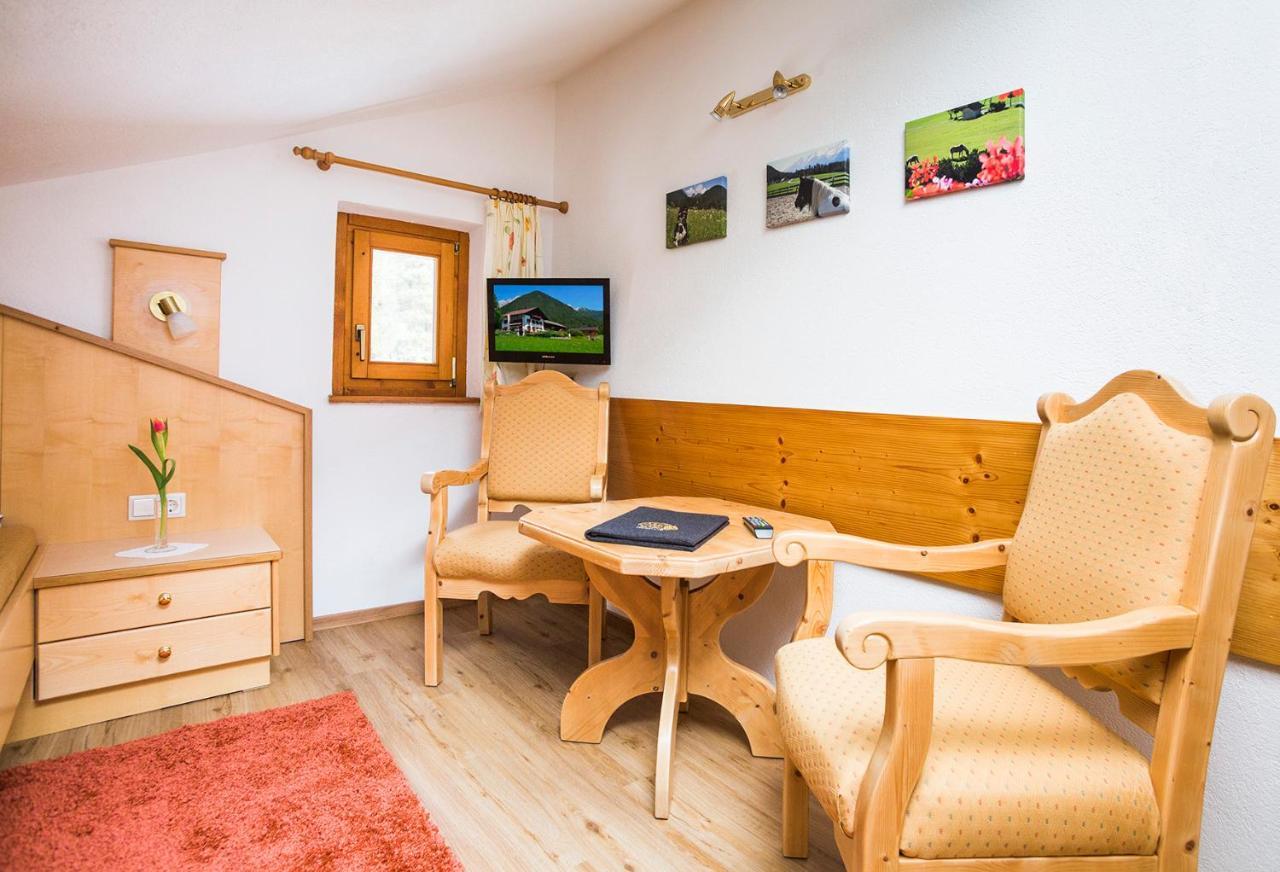 Gaestehaus Fitsch Obsteig Exteriör bild