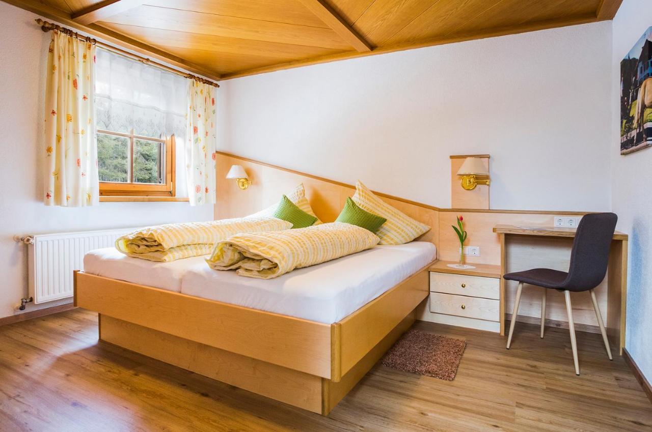 Gaestehaus Fitsch Obsteig Exteriör bild